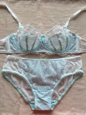 Jezebel Sylvia Unlined Sheer Lace Bra in White/Pale Blue 32B, Cheeky Hipster S